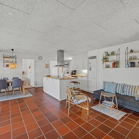 Pietari - 600m From The Sea By Interhome